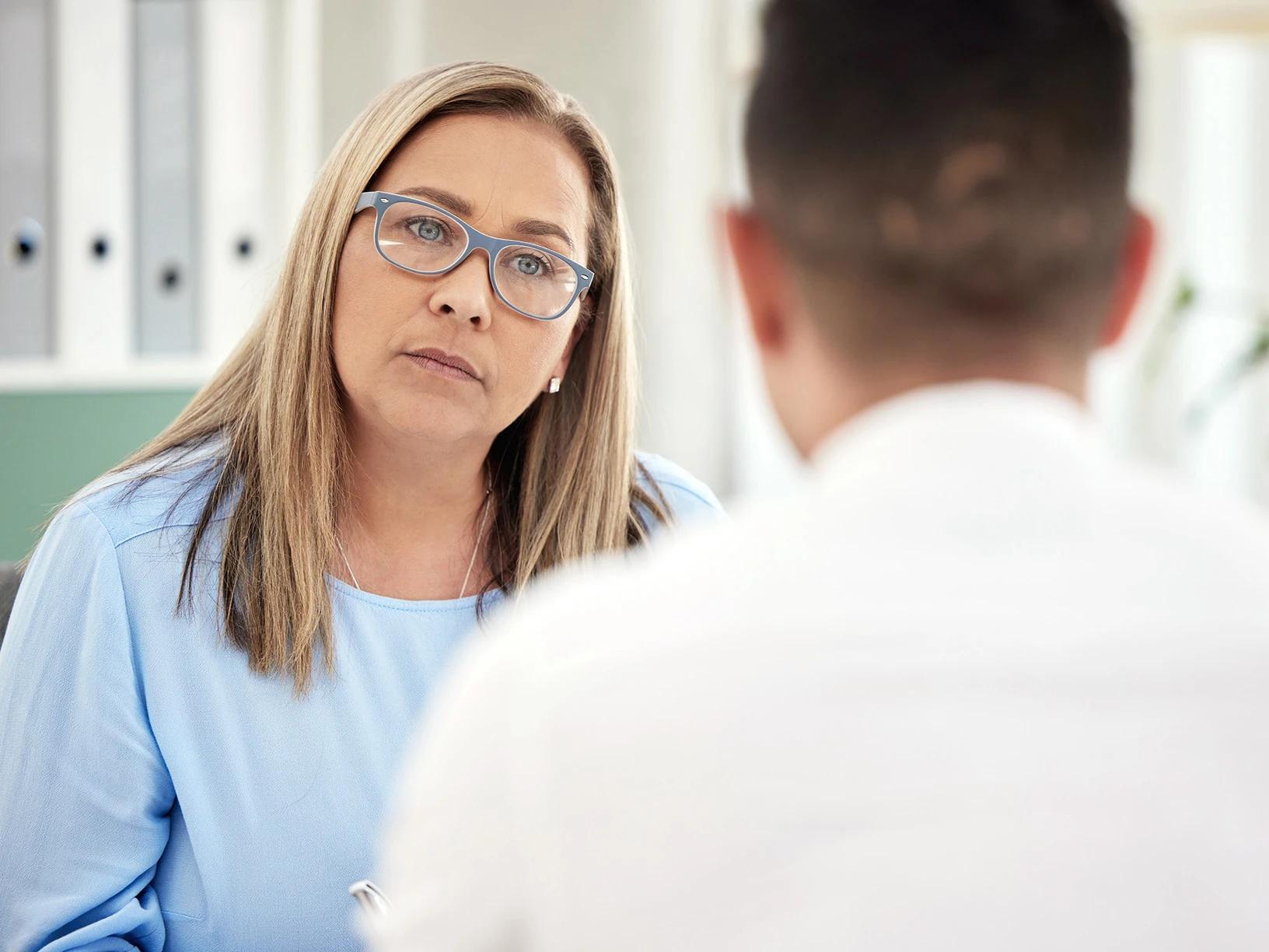 Lægevikar i psykiatri med patient